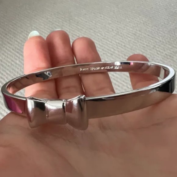 kate spade Take A Bow Silver bangle bracelet nwot - Picture 4 of 4